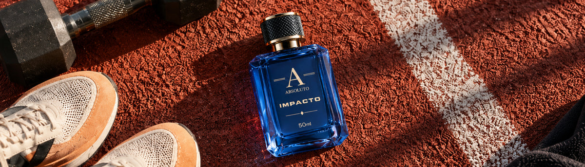 Impacto bottle on a tennis racket by the sea